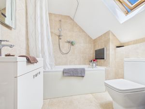Ensuite- click for photo gallery